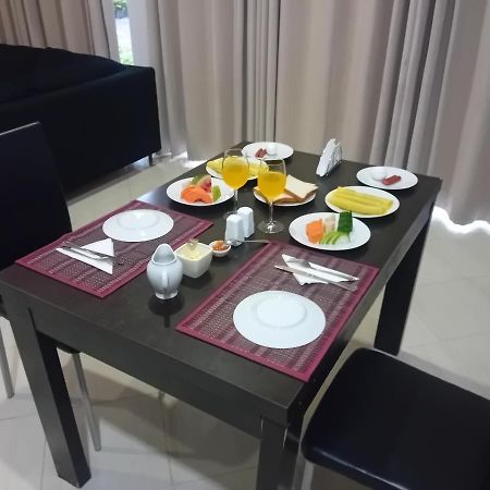 Hotel Blue Bird Негомбо Екстериор снимка