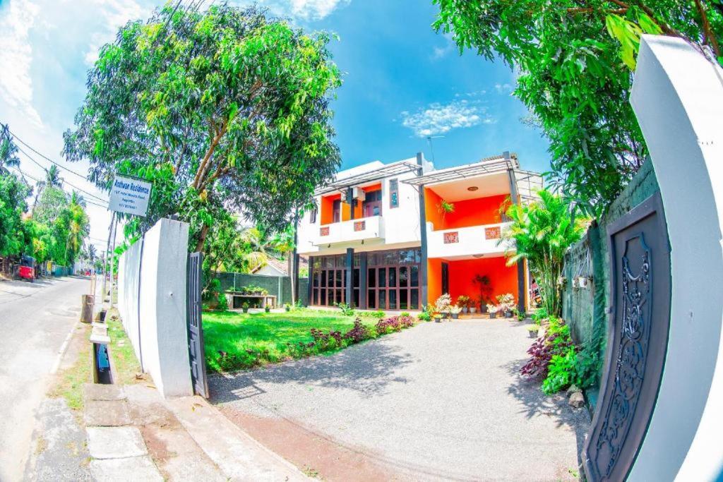 Hotel Blue Bird Негомбо Екстериор снимка