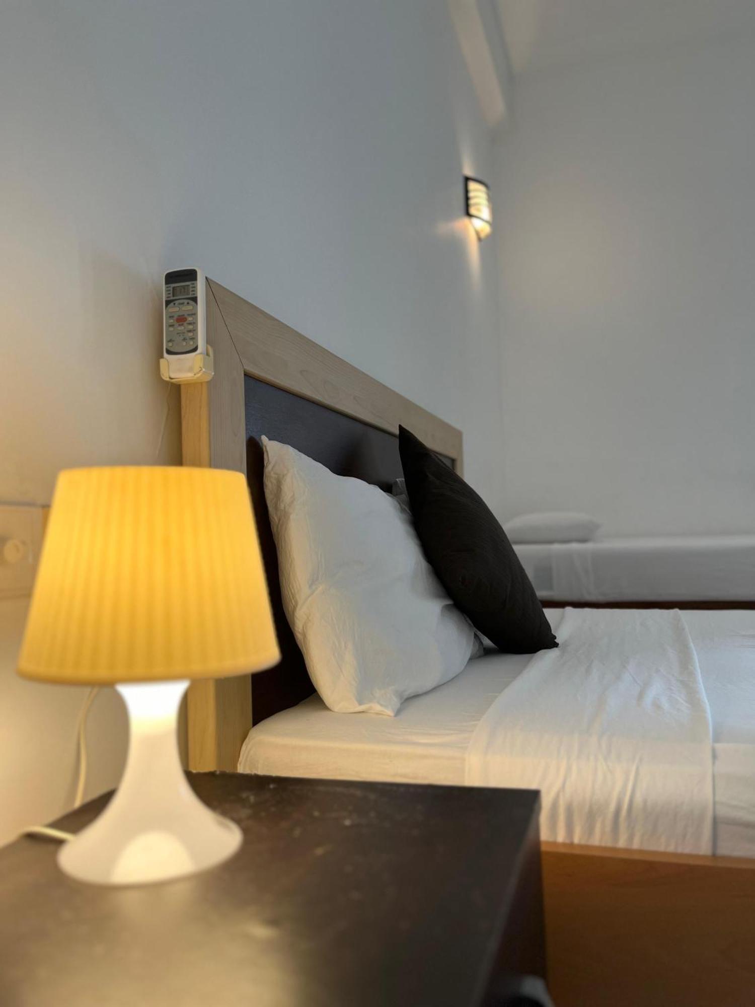 Hotel Blue Bird Негомбо Екстериор снимка